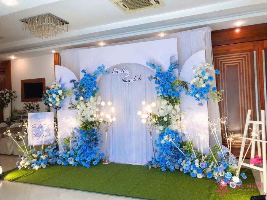 Backdrop chụp ảnh cưới tông màu trắng - xanh dương