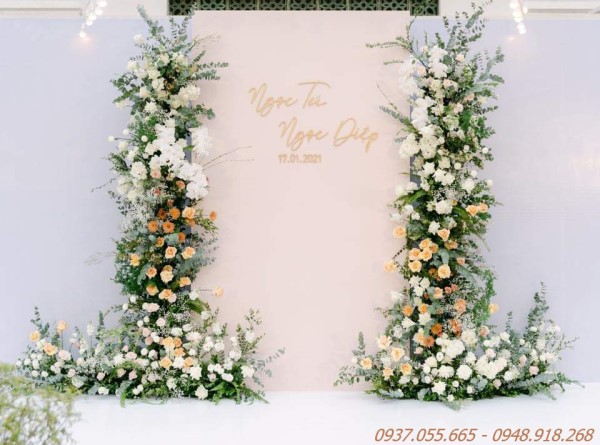 Trang trí backdrop chụp hình cưới hoa tươi tại TPHCM