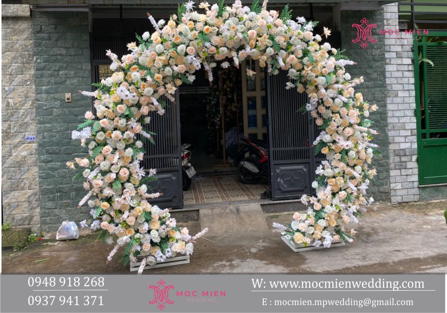 Cổng hoa cưới đẹp cho lễ gia tiên tại nhà quận 2