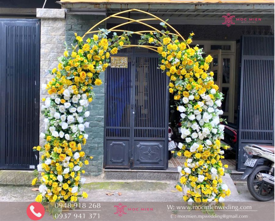 Bán cổng cưới hoa lụa đơn giản theo tông màu vàng đồng