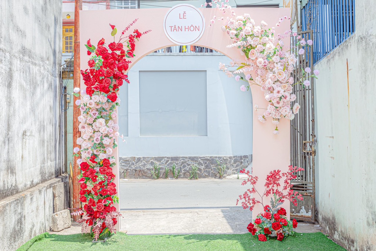 Địa chỉ bán cổng hoa cưới cao cấp giá rẻ