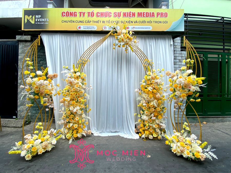 Cho thuê cổng hoa cưới làm backdrop chụp hình 