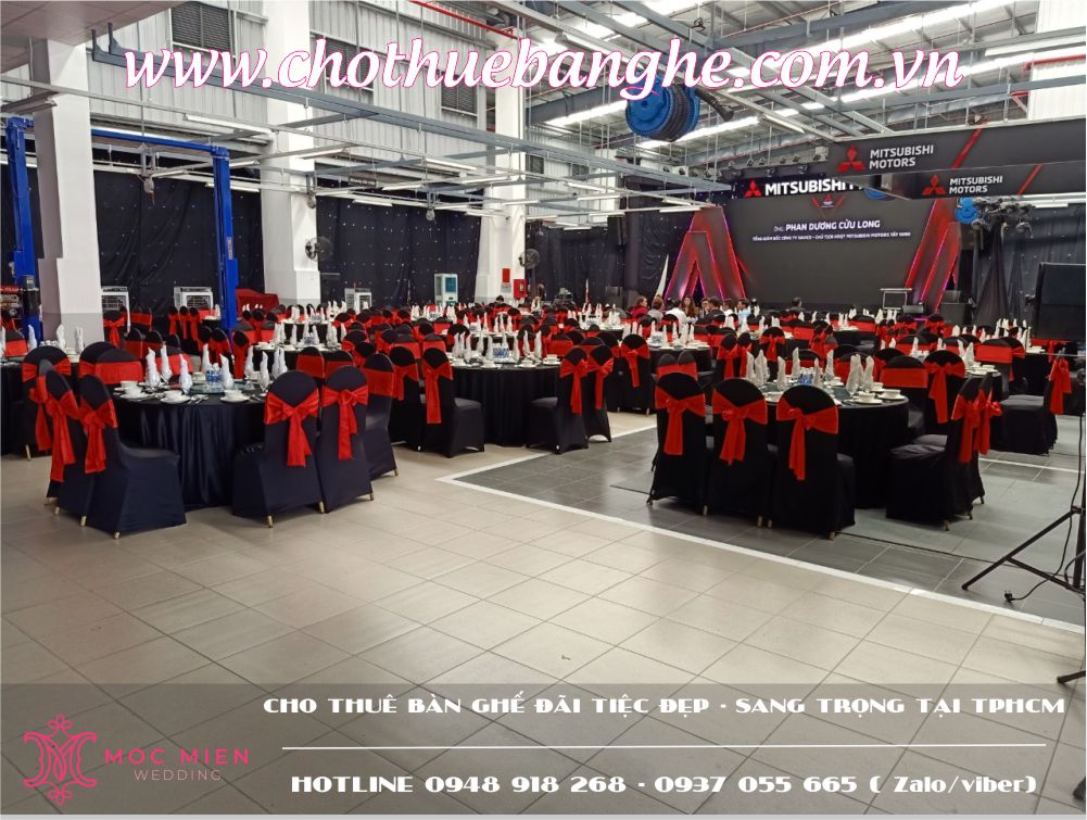Cho thuê bộ bàn ghế ăn tiệc khăn phủ đen cột nơ màu đỏ tại TPHCM