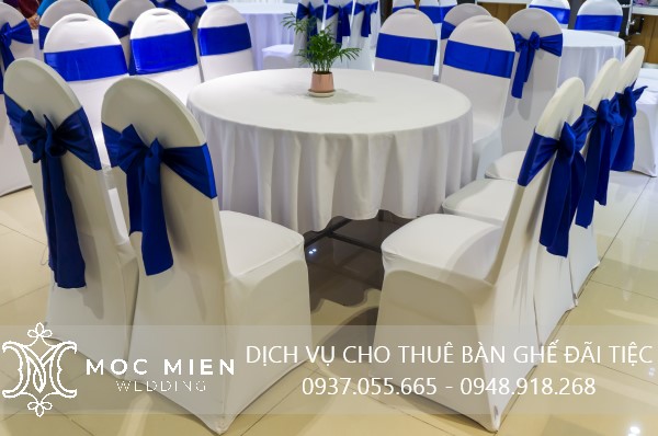Cho thuê bộ bàn ghế banquet có lưng dựa cột nơ màu xanh dương tạI TPHCM