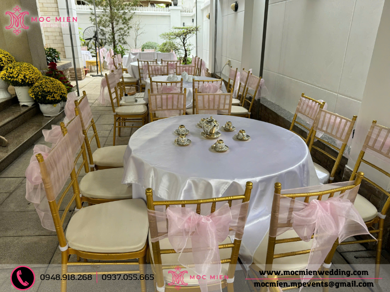 Bộ bàn ghế tiffany vàng đồng cột nơ voan hồng 
