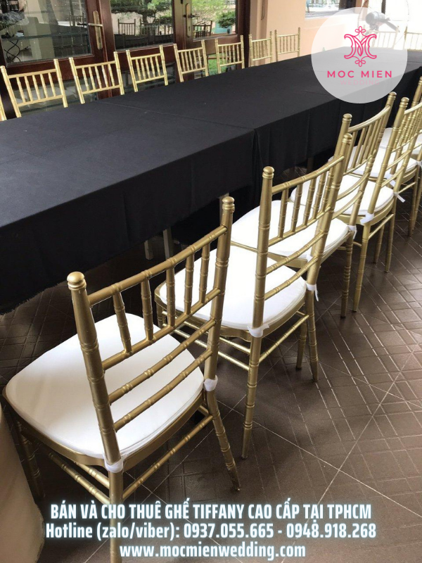 Cho thuê bàn dài khăn phủ đen - ghế tiffany vàng đồng cho tiệc buffet tại nhà TPHCM
