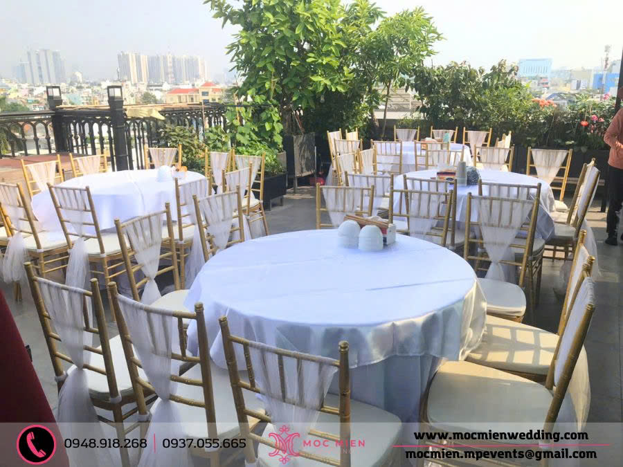 Bàn ghế tiffany ăn tiệc tone trắng nhẹ nhàng