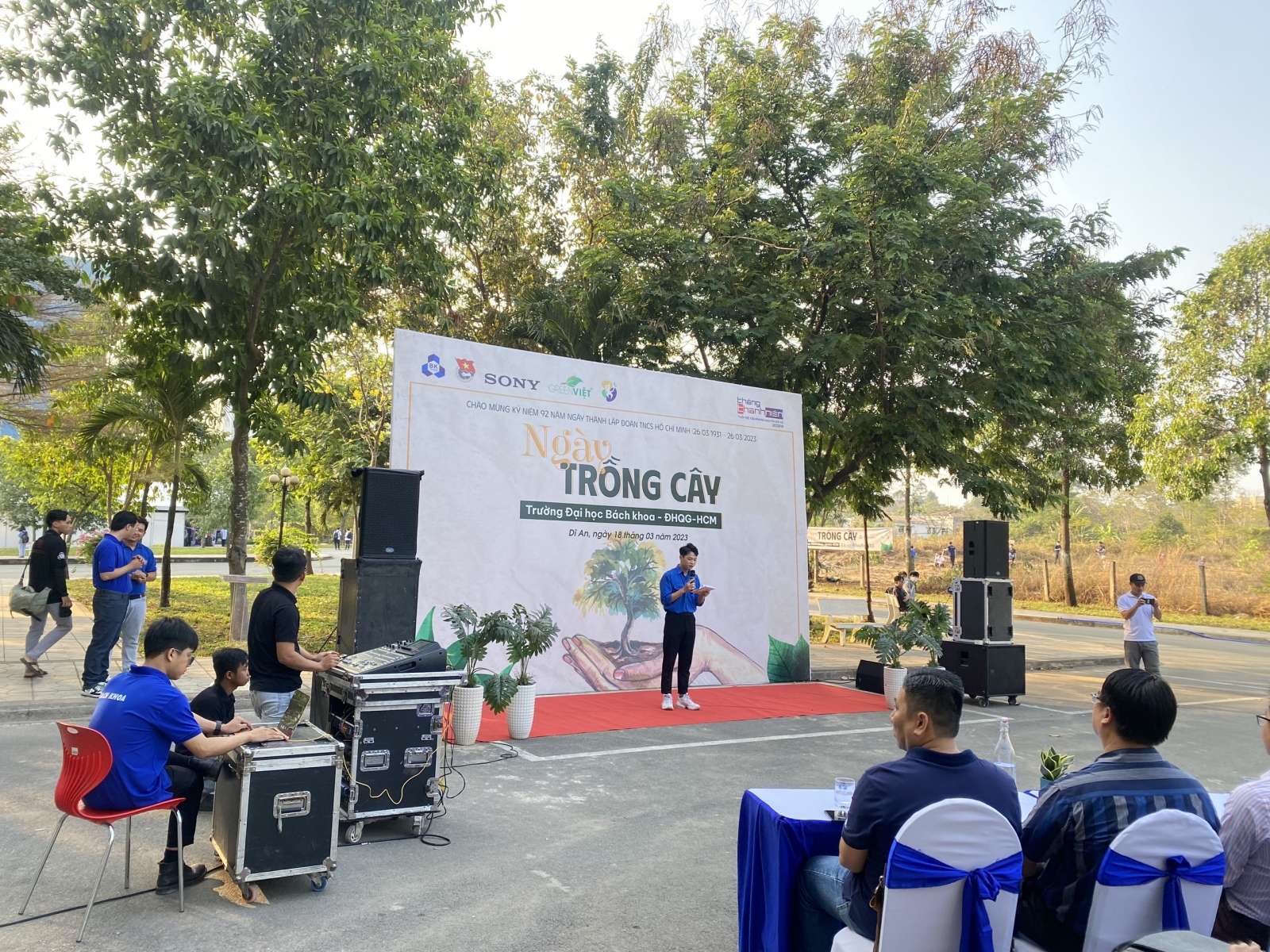 Cho thuê thiết bị âm thanh ánh sáng chuyên nghiệp