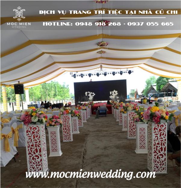 Lắp đặt sân khấu đám cưới - bục lối đi lên sân khấu đám cưới tại nhà Củ Chi