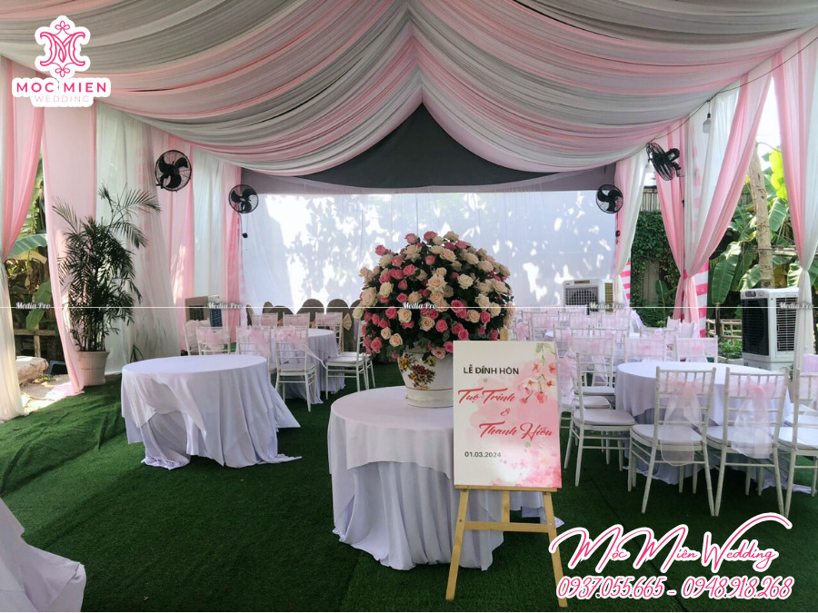 Hoàn thiện rạp cưới tone trắng hồng cho ngày đính hôn tại nhà gái