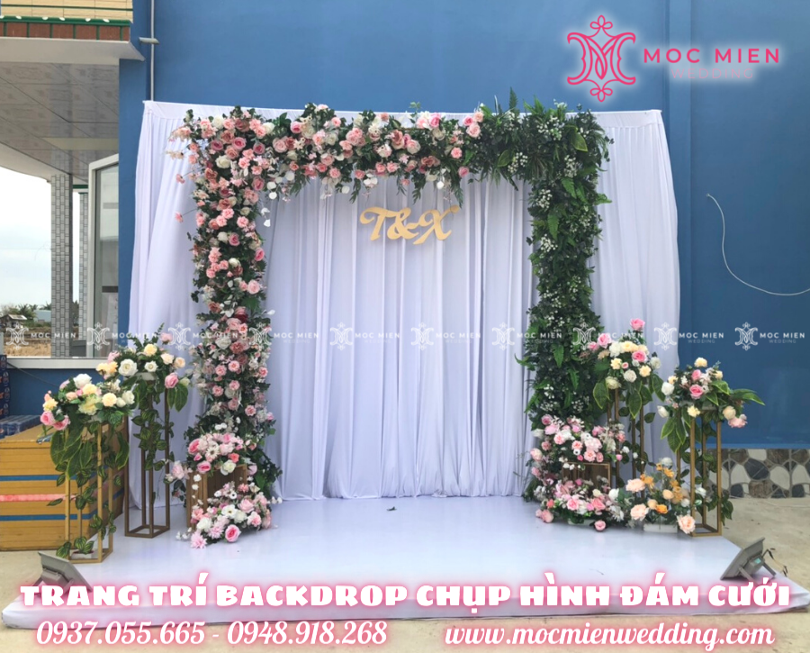 Backdrop chụp hình cưới hoa lụa đơn giản tại Long An