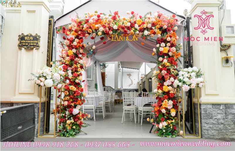 Mẫu rạp đám cưới che 4 bộ bàn ghế đãi tiệc tông hồng dâu tại TPHCM