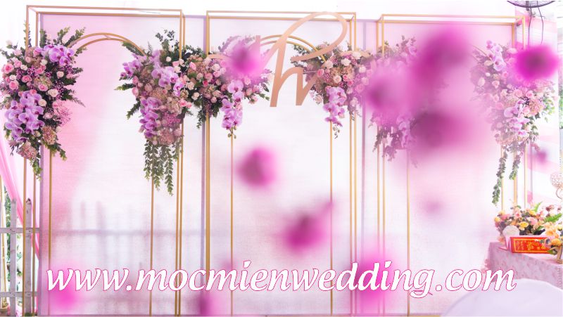 Trang trí phông chụp hình cưới hoa tươi cao cấp cho đáp cưới tại nhà TPHCM