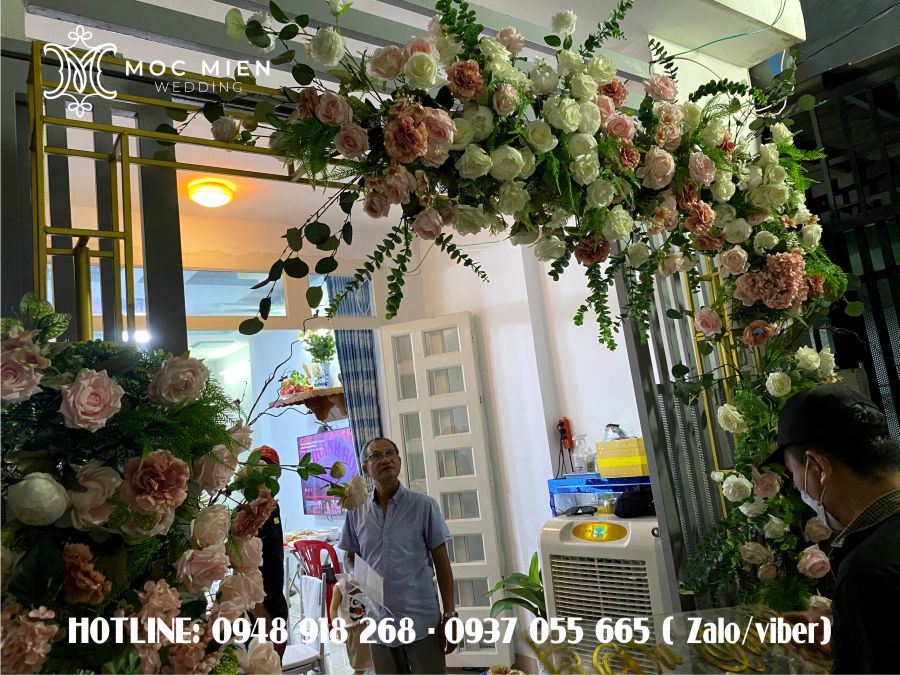 Trang trí cổng hoa cưới cho lễ gia tiên tại nhà gái quận Thủ Đức