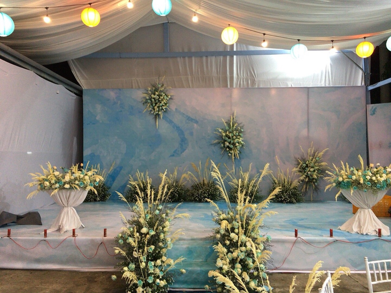 Trang trí sân khấu đám cưới đẹp theo chủ đề Biển