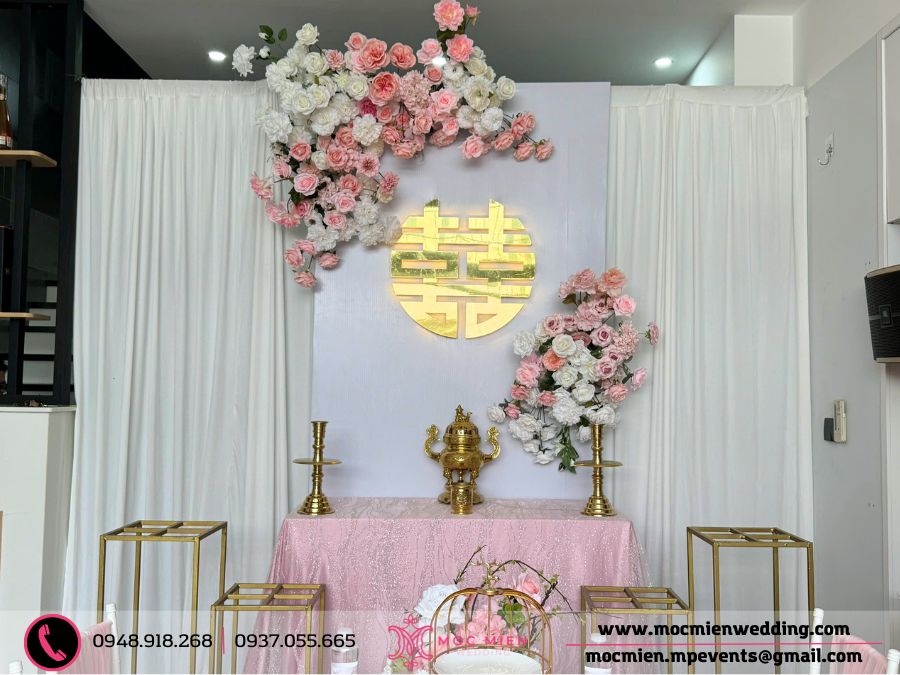 Backdrop gia tiên đơn giản nhưng đủ sức hấp dẫn