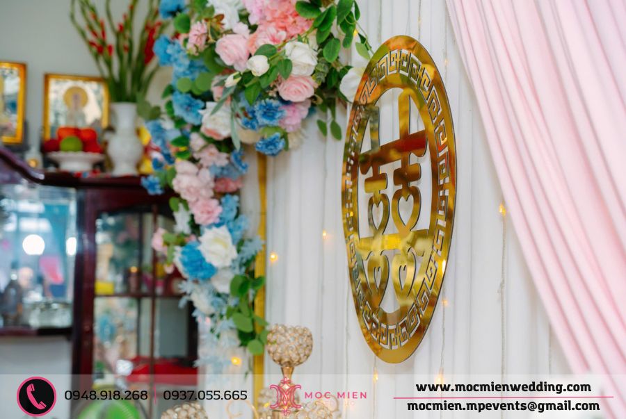 Hoa và chữ Hỷ được Mộc Miên thiết kế và decor kĩ lưỡng