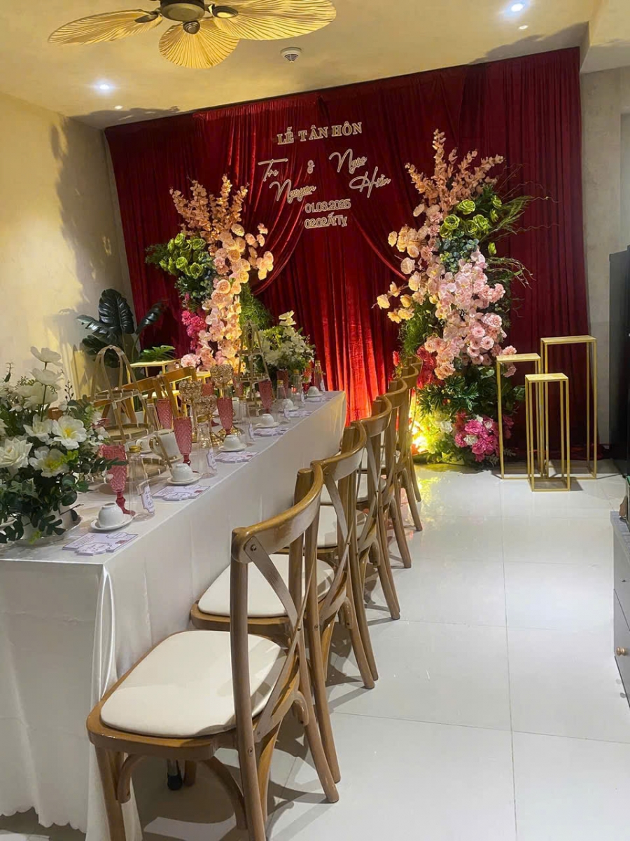 Gia tiên đỏ đô sang chảnh 