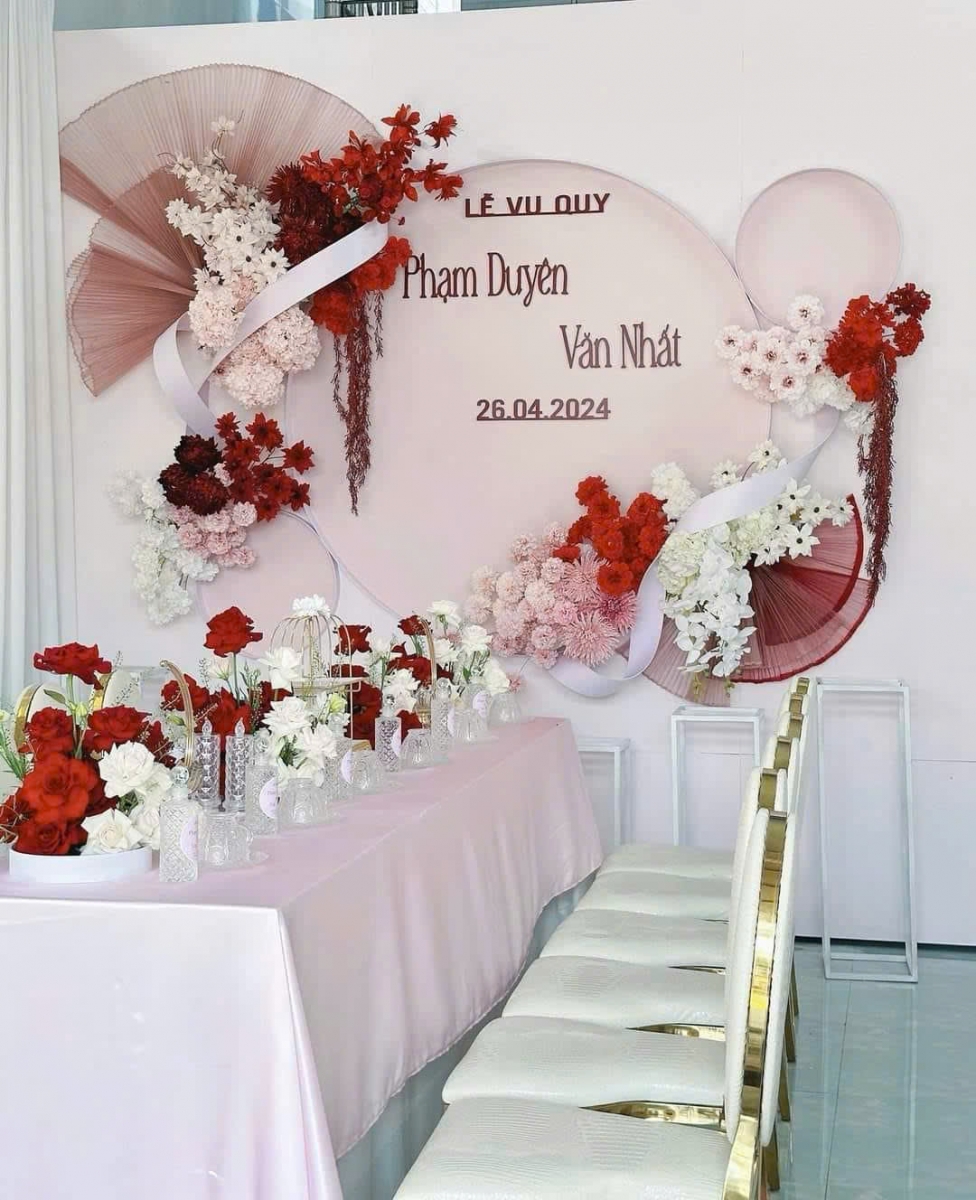 Gia tiên tone đỏ - hồng