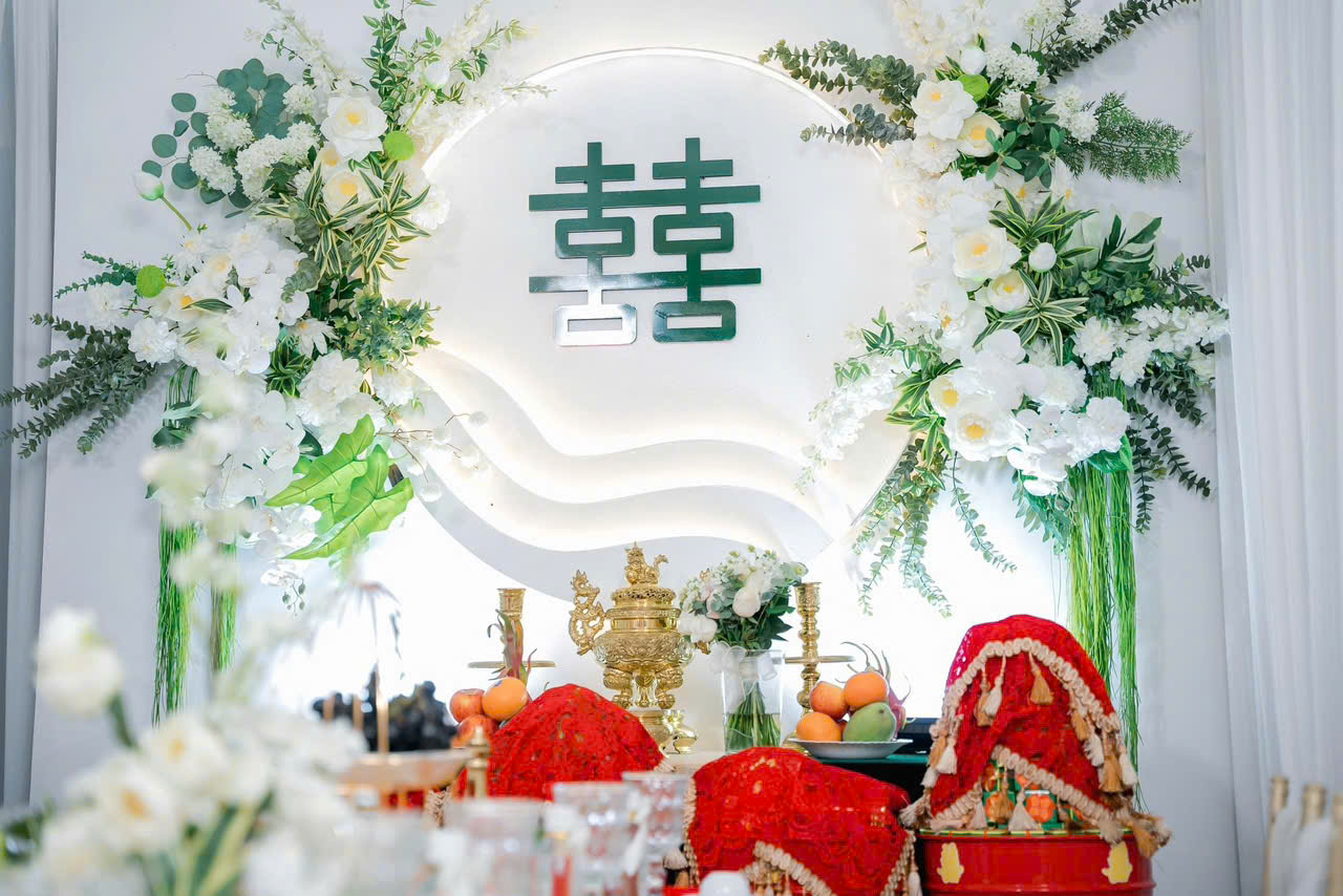 Gia tiên hoa lụa trắng - xanh có làm bạn xao xuyến