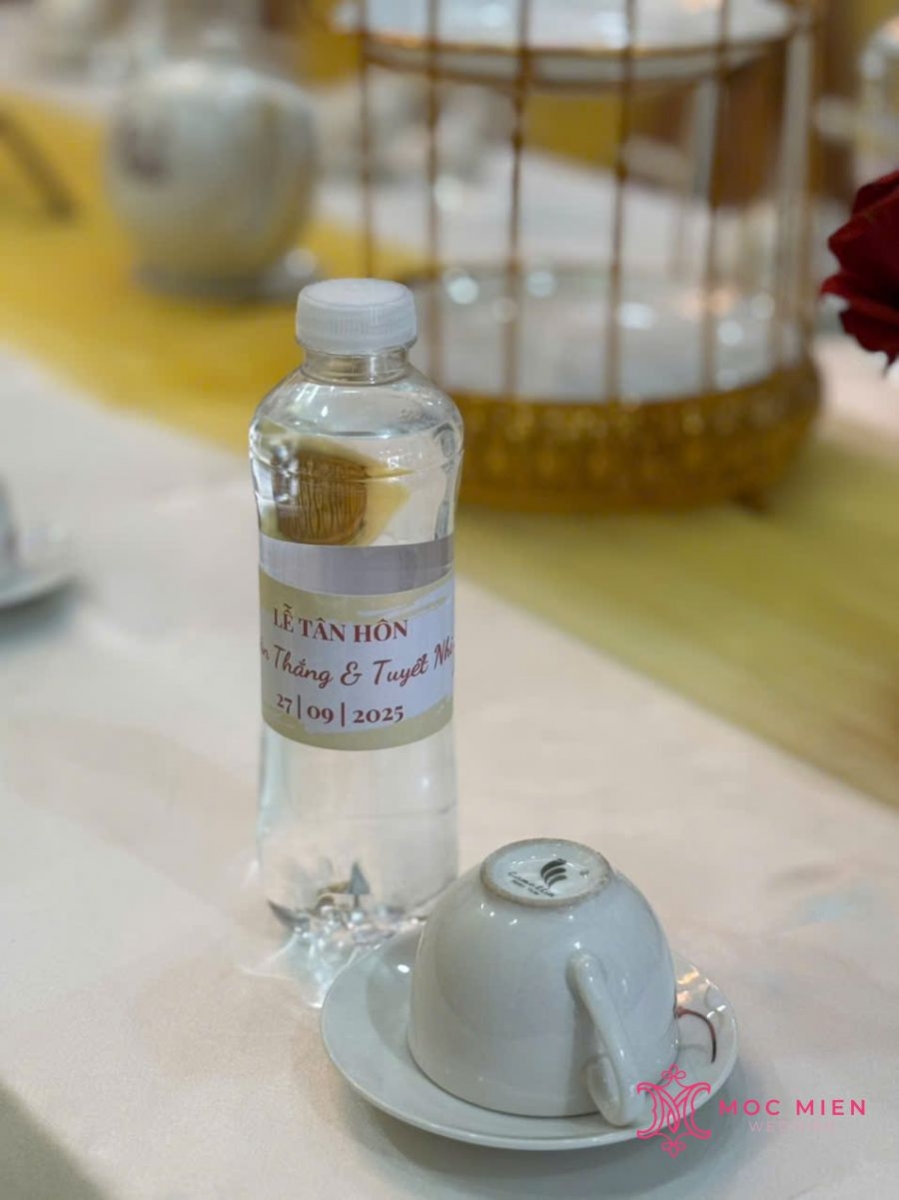 Nước suối được in tên Cô dâu - Chú rễ