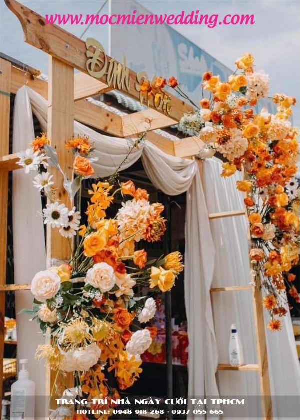 Trang trí cổng cưới hoa lụa đẹp cho đám cưới trọn gói tại nhà TPHCM