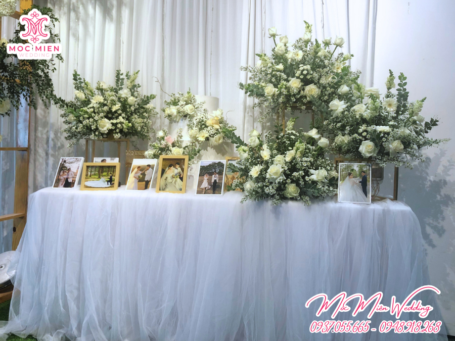 Mẫu trang trí bàn gallery tone trắng