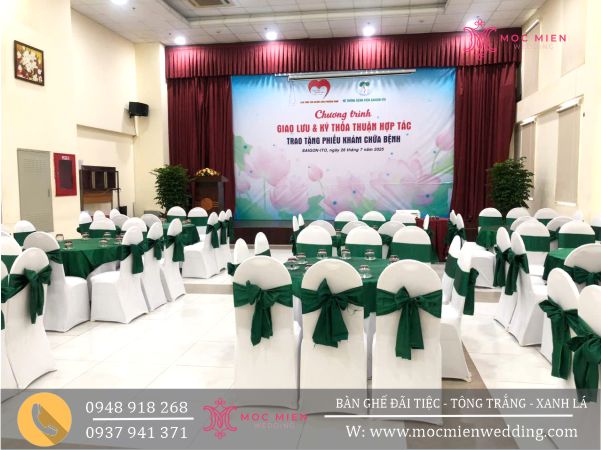 Bàn ghế nệm màu xanh lá