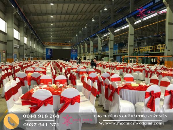 bàn ghế nệm tone đỏ