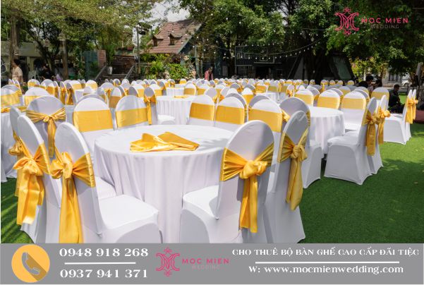 bàn ghế nệm tone vàng