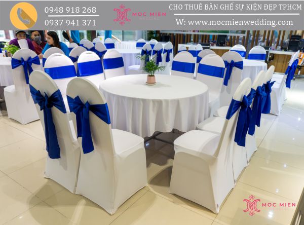 Bàn ghế tiệc theo tone xanh dương